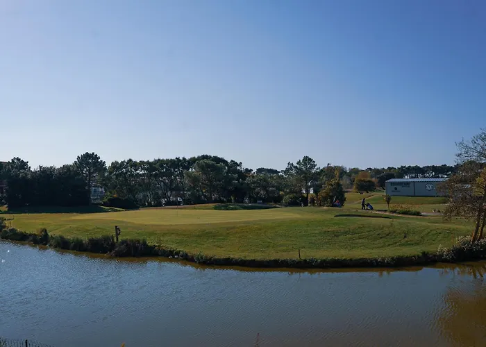 Joli Vue Golf - Résidence Le Club - 4 Personnes Appartement